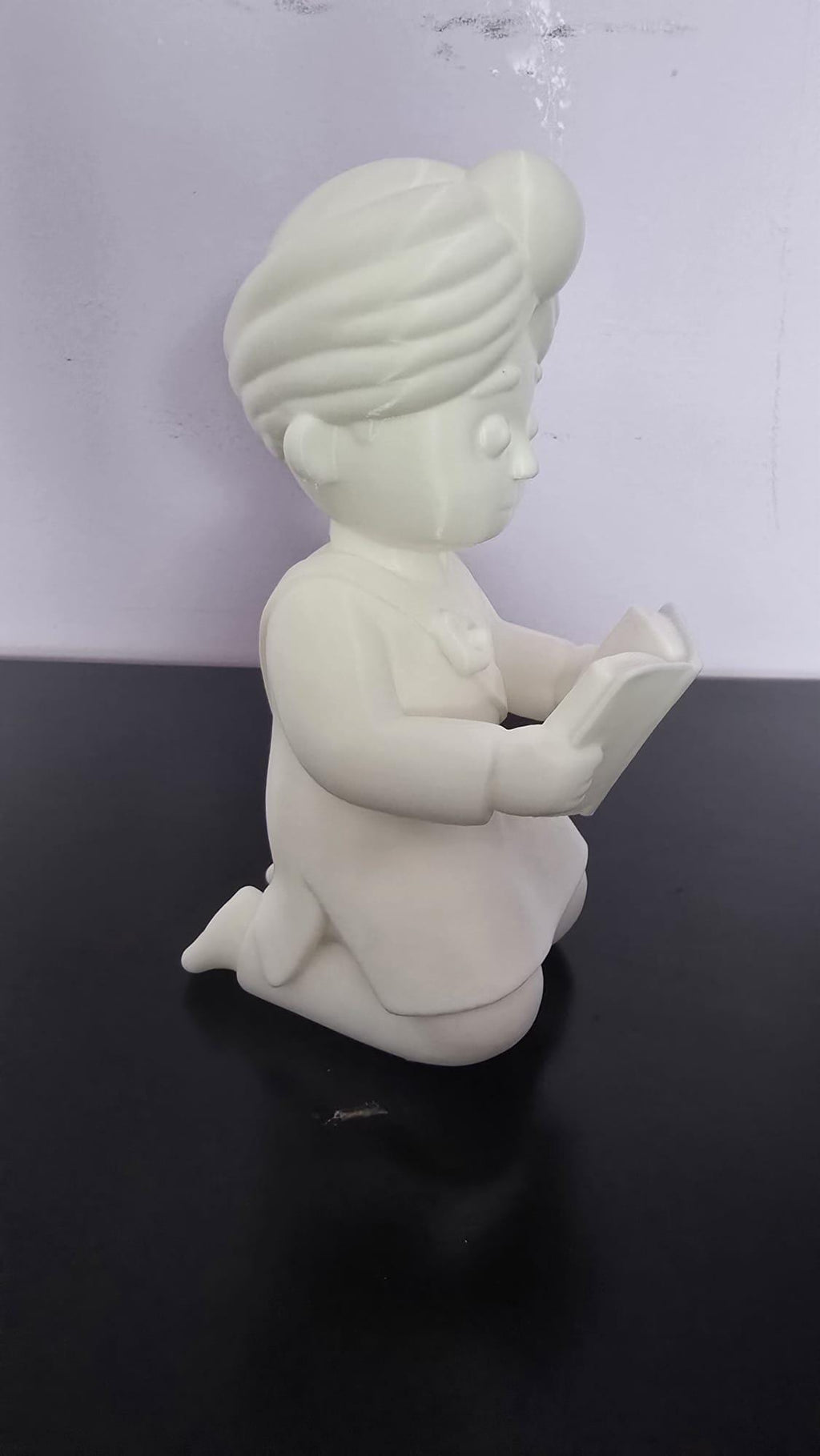 3D Printed Sikh Figurine Reading Book - Minimalist Dastaar Statue - Punjabi Cultural Decor - Turbaned Boy Scholar - Gift for Kids & Nursery