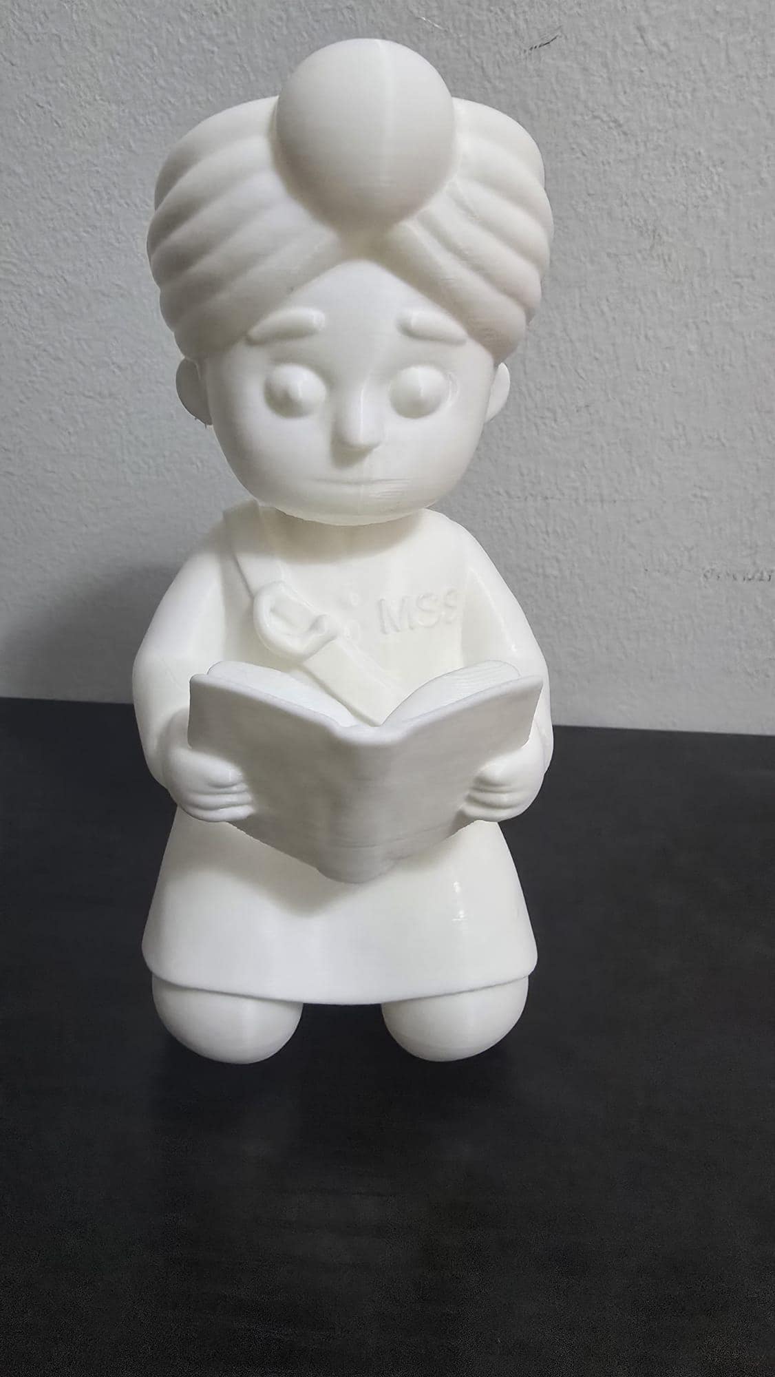 3D Printed Sikh Figurine Reading Book - Minimalist Dastaar Statue - Punjabi Cultural Decor - Turbaned Boy Scholar - Gift for Kids & Nursery